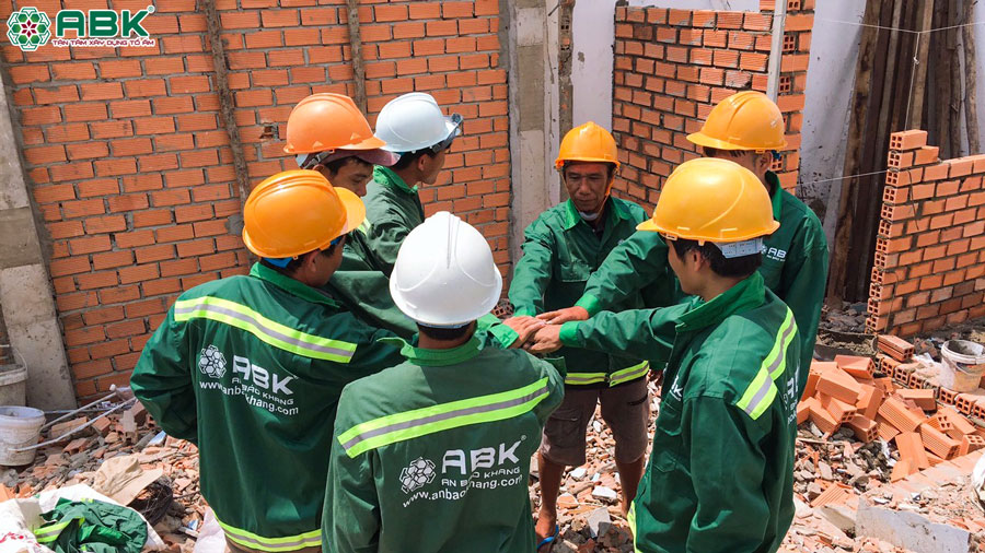 Đội ngũ thi công sửa chữa nhà trọn gói của công ty An Bảo Khang